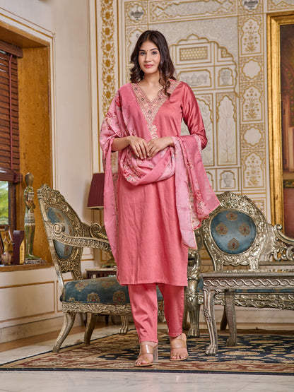 Women Embroidered Straight Kurta Set in Peach Colour